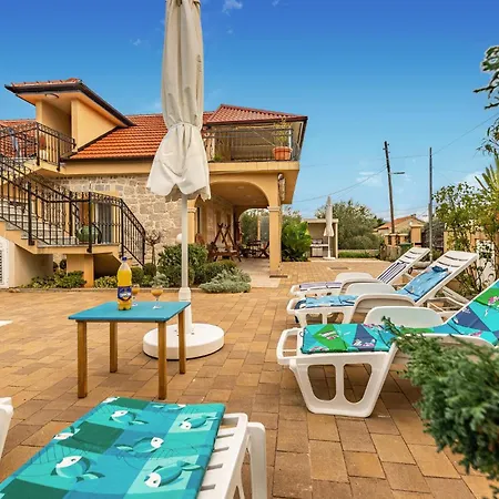 Casa vacanze 4 Bedroom Pet Friendly In Ugljan