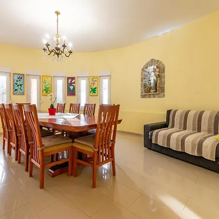 Holiday home 4 Bedroom Pet Friendly In *