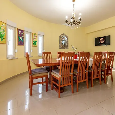4 Bedroom Pet Friendly In Ugljan