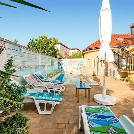 Holiday home 4 Bedroom Pet Friendly In