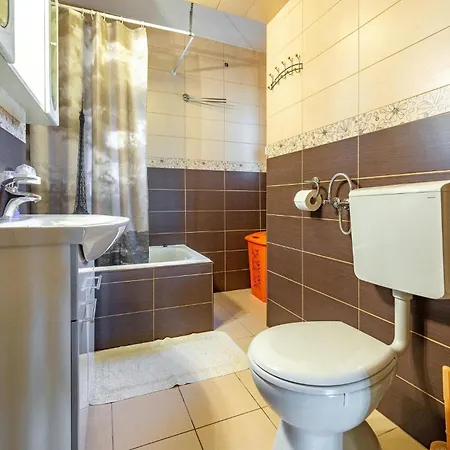 4 Bedroom Pet Friendly In
