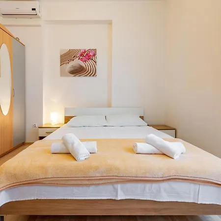 Holiday home 4 Bedroom Pet Friendly In