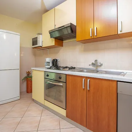 4 Bedroom Pet Friendly In Holiday home Ugljan