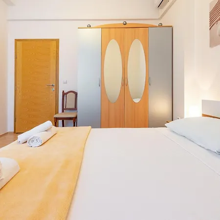 Holiday home 4 Bedroom Pet Friendly In Ugljan