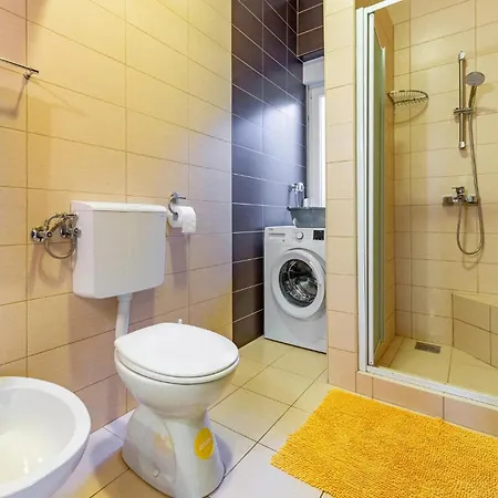 4 Bedroom Pet Friendly In