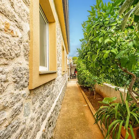 4 Bedroom Pet Friendly In Holiday home *