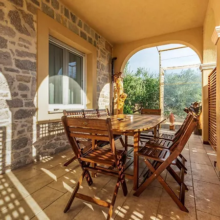 4 Bedroom Pet Friendly In Holiday home Ugljan
